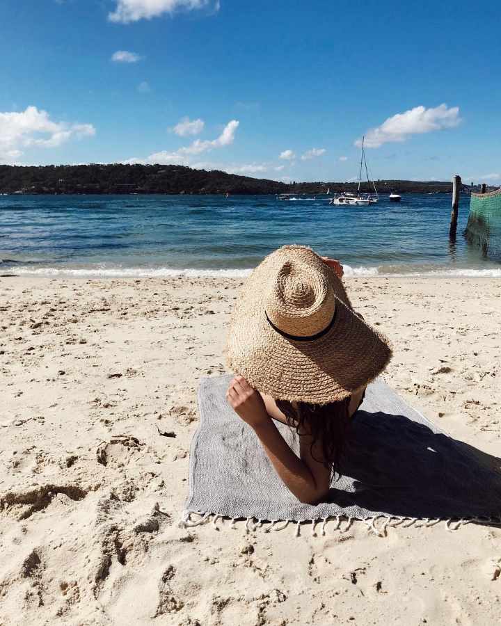 Alycia-Debnam-Carey-Beach